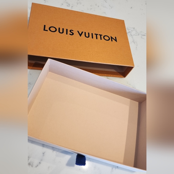 LOUIS VUITTON - Small giftbox (Authentic) 2 - Picture 2 of 5